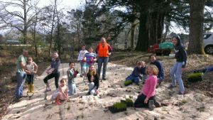 The Woodend Girl Guides had a ball planting along the creek in Spetpember last year. Please come along and help us make the plants look there very best!